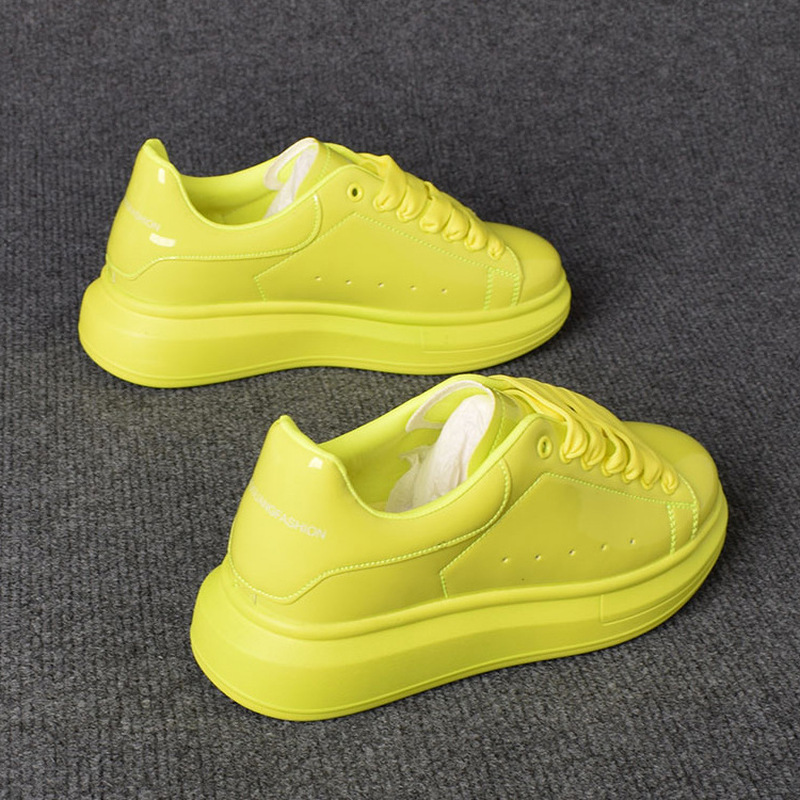 Women Shoes Tennis - أحذية كاجوال بيضاء مطلية باللاكيه للرجال