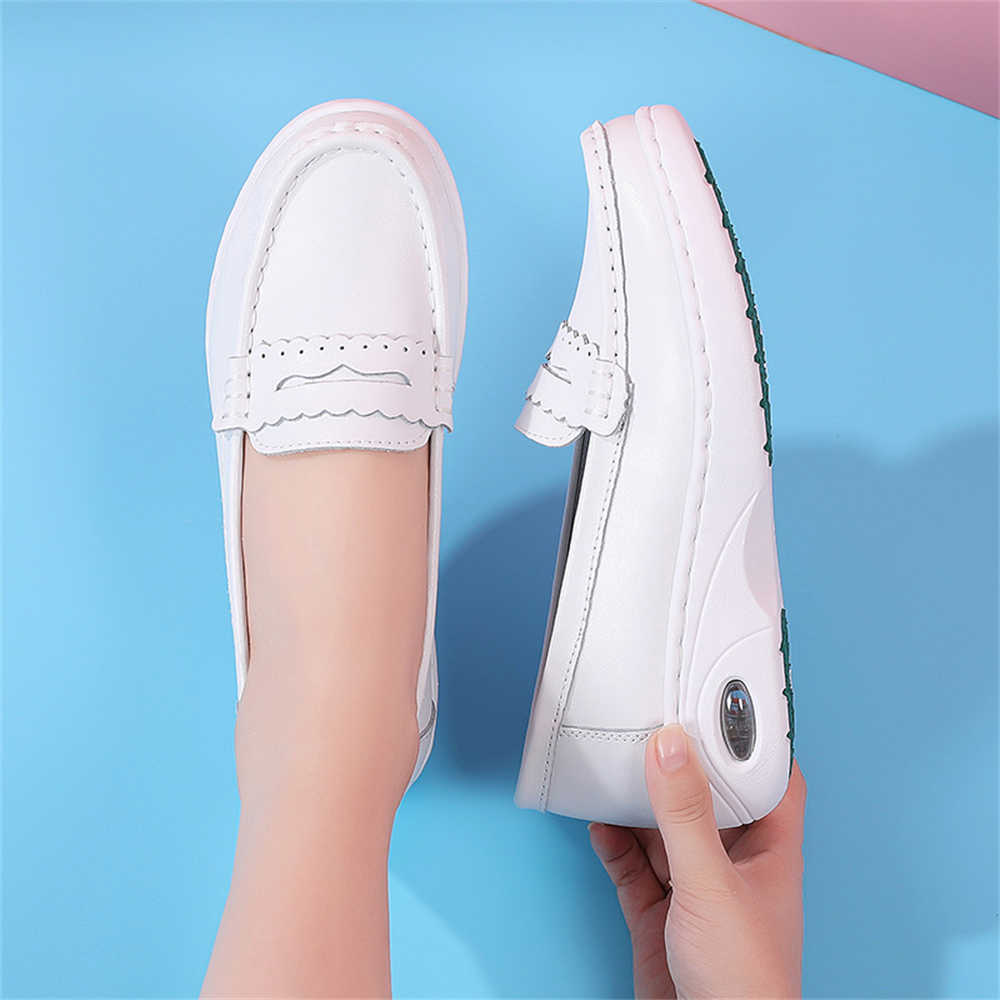 Women Shoes Tennis - أحذية رياضية واسعة بألوان مختلطة باللون