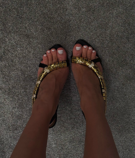 Gold Chain Sandal - صنادل جلدية مثيرة بسلسلة معدنية ذهبية