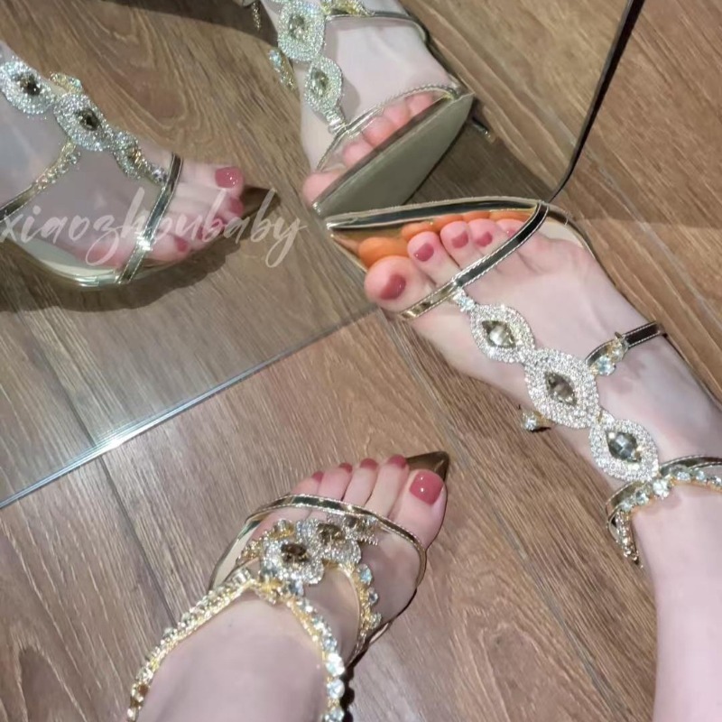 Gold Chain Sandal - صنادل نسائية فاخرة بكعب عالٍ مرصعة