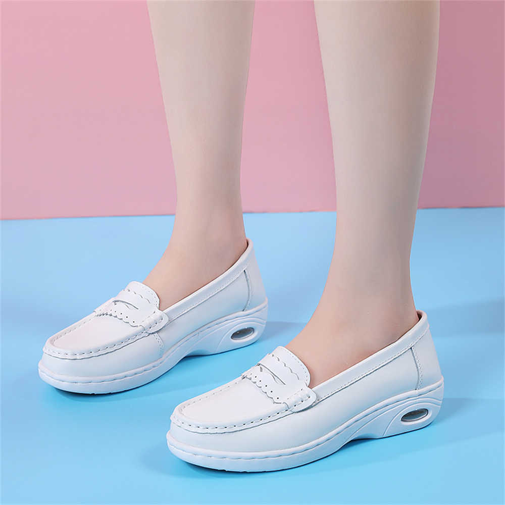 أحذية رياضية واسعة بألوان مختل - مراجعة Women Shoes Tennis وسعره