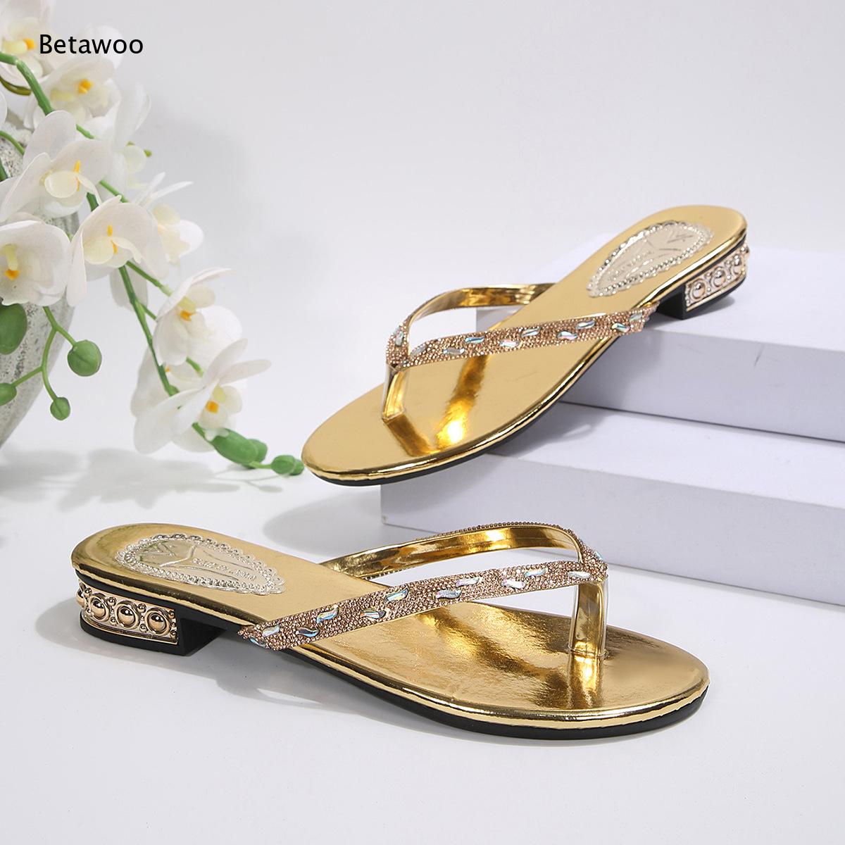 صندل نسائي بكعب منخفض مزين بال - مراجعة Gold Chain Sandal وسعره