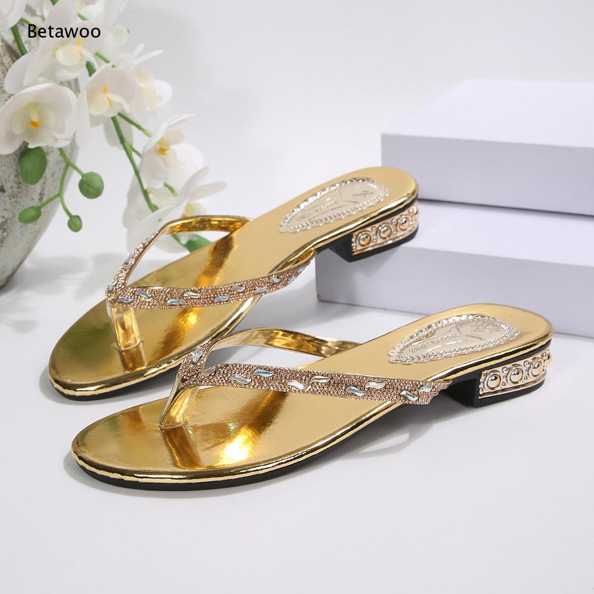 صندل نسائي بكعب منخفض مزين بال - مراجعة Gold Chain Sandal وسعره