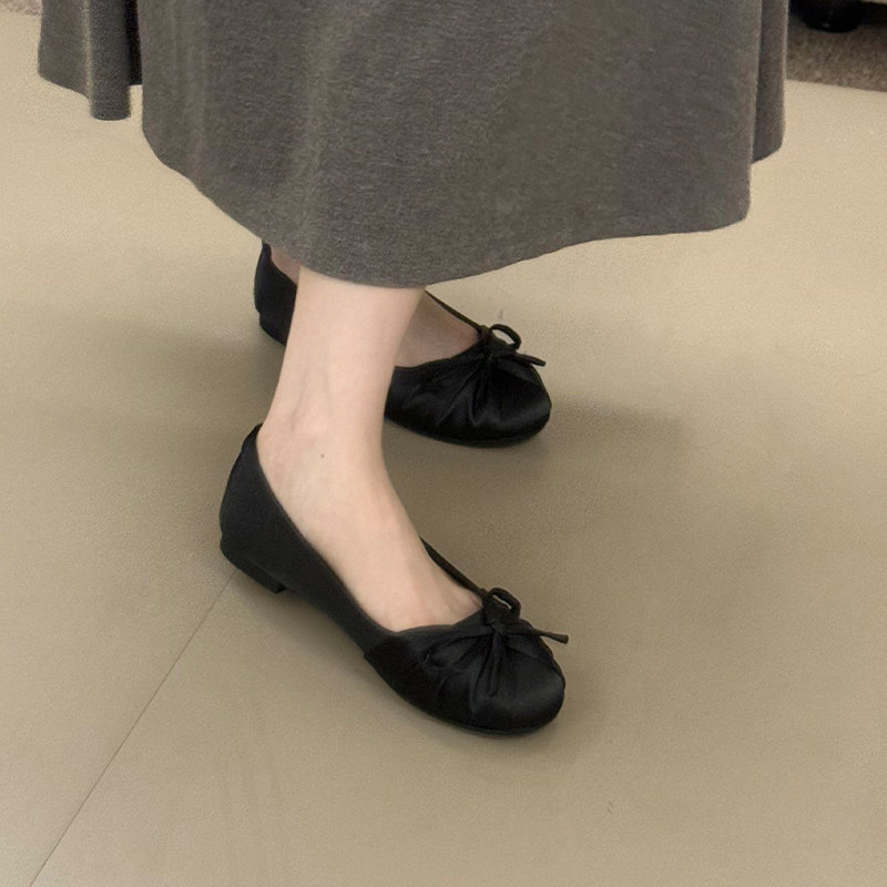 أحذية نسائية مسطحة جديدة لعام  - مراجعة Shoes Women Pumps وسعره