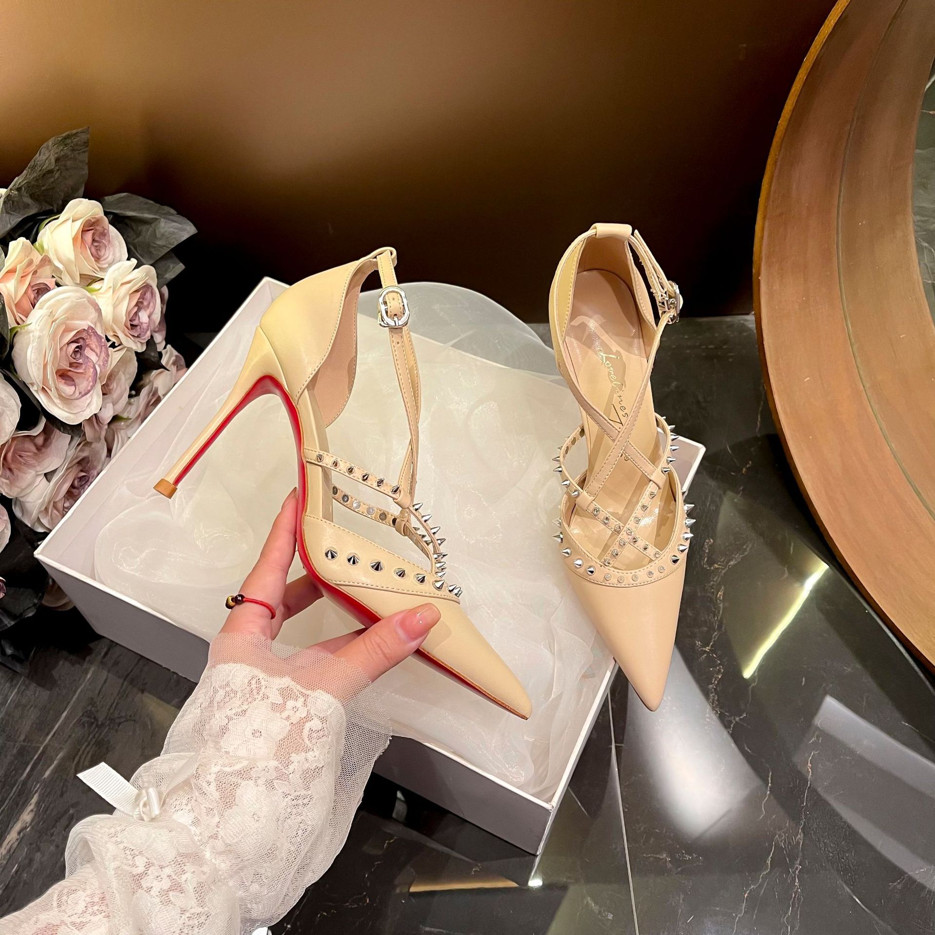 أحذية امرأة الرجعية الصنادل ال - مراجعة Women Shoes Sandals وسعره