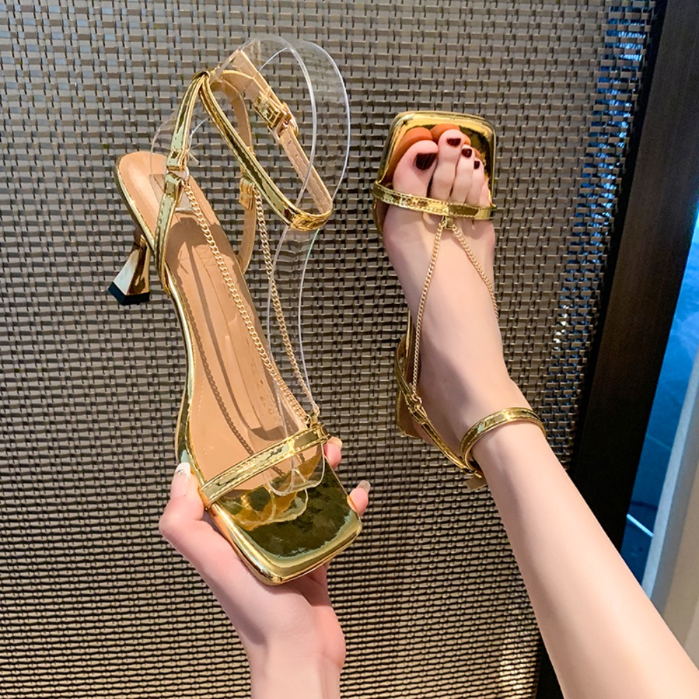 صنادل نسائية بكعب عالٍ مزينة ب - مراجعة Gold Chain Sandal وسعره