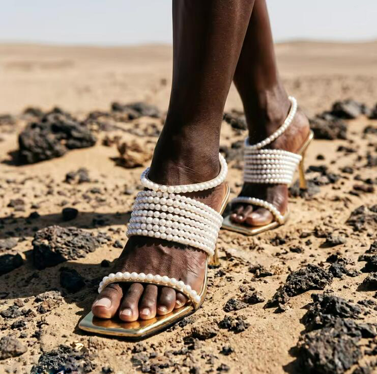 صنادل نسائية بكعب 9 سم، مفتوحة - مراجعة Gold Chain Sandal وسعره