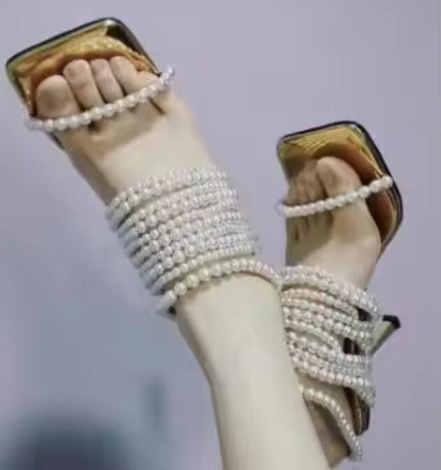 صنادل نسائية بكعب 9 سم، مفتوحة - مراجعة Gold Chain Sandal وسعره