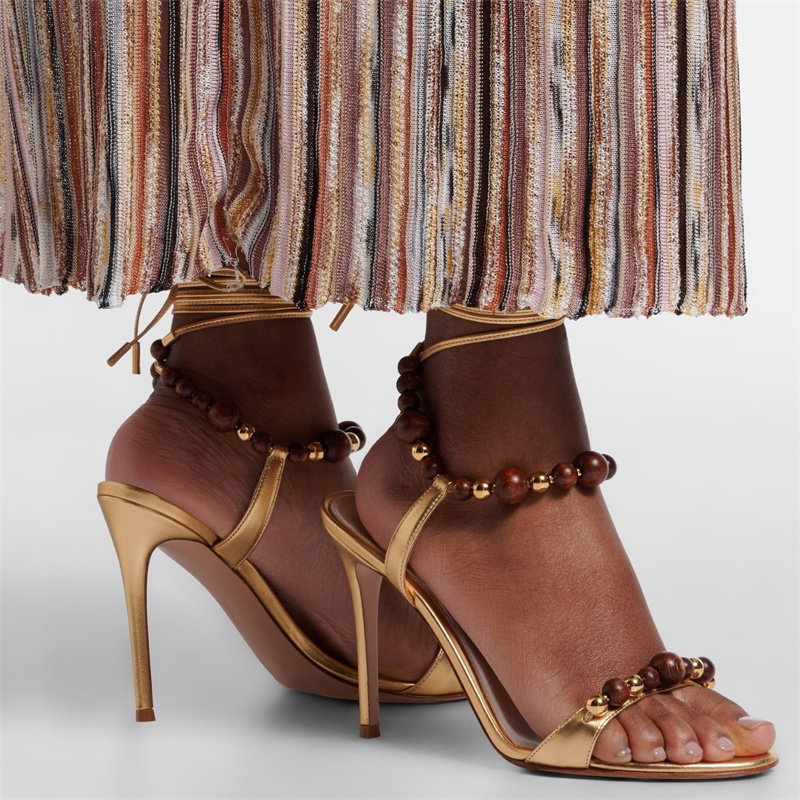 صنادل جلدية فاخرة بنية اللون ب - مراجعة Gold Chain Sandal وسعره